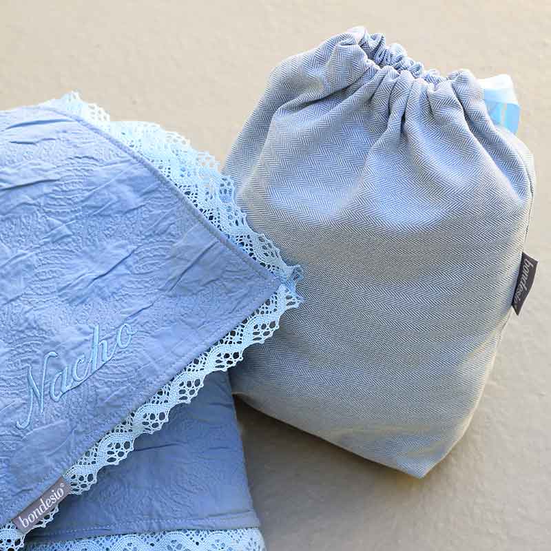 toquilla hecha a mano con bolsa para guardarla complementos bebe