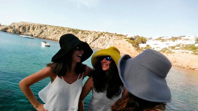 pamelas Brisa en Menorca. Transpirables y ligeras, te protegerán del sol.