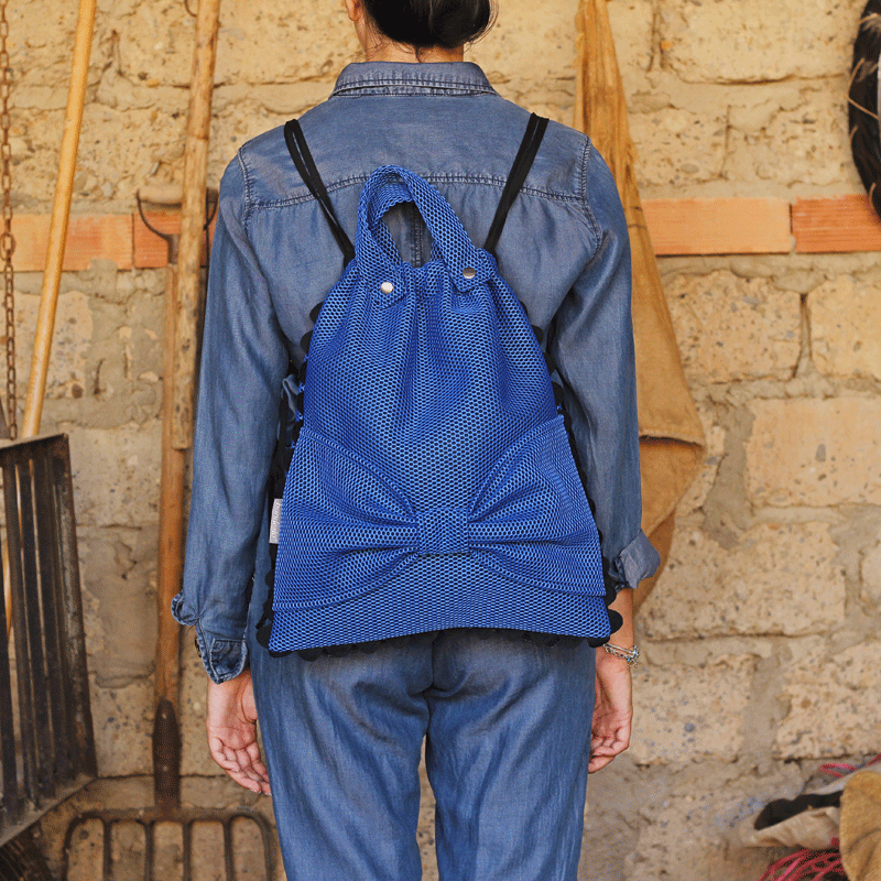 Mochila Brisa Lazo azul klein diseñada y confeccionada por Bondesio